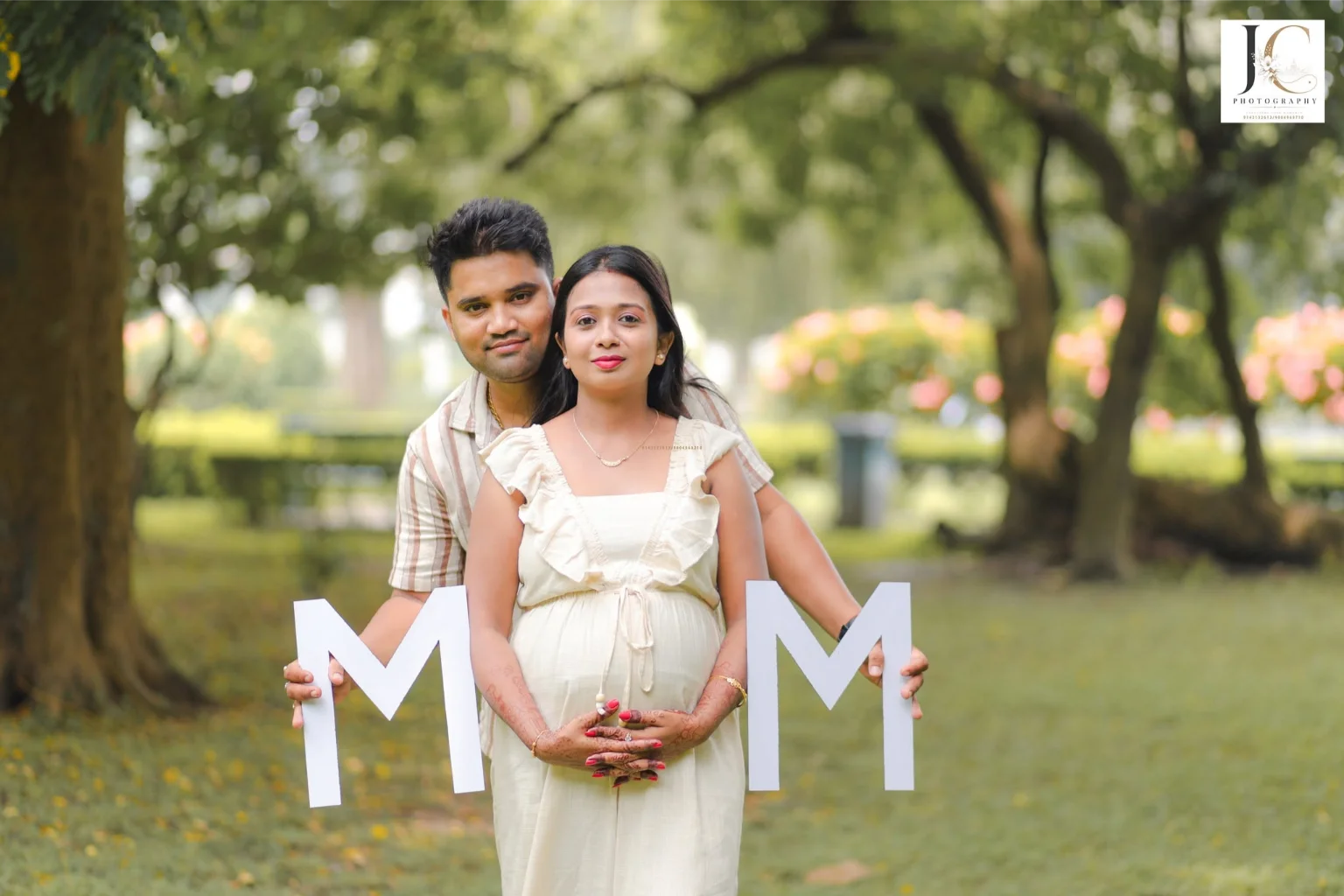Maternity & Motherhood Portraits - Frame 16