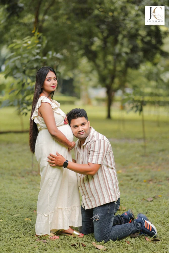 Maternity & Motherhood Portraits - Frame 17