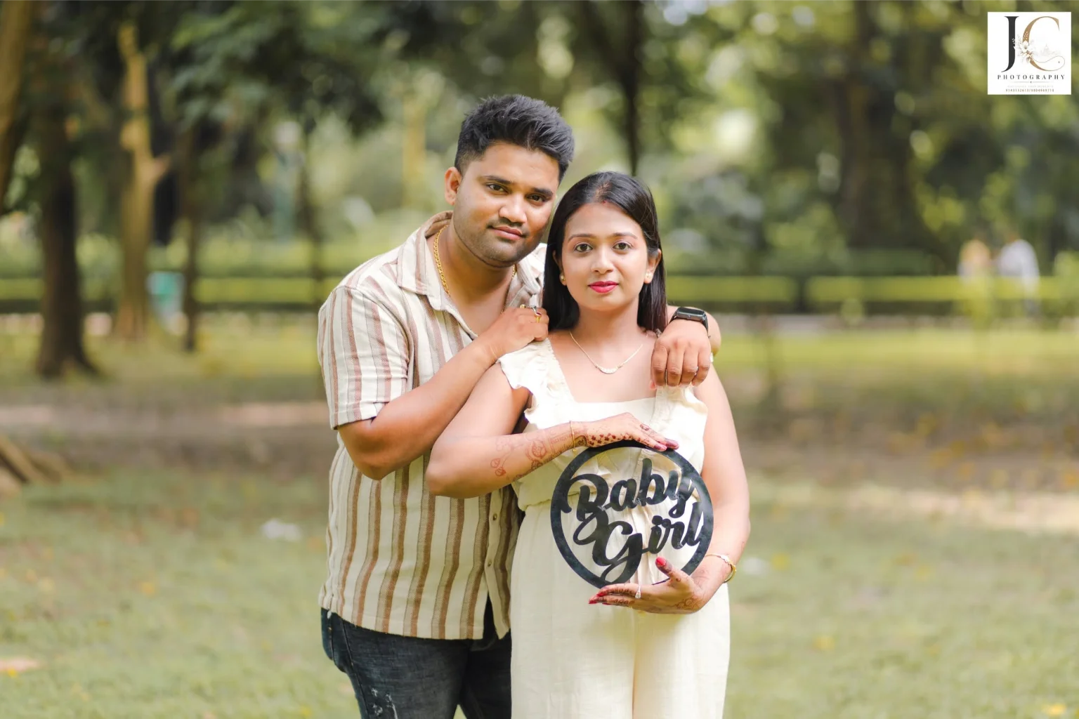 Maternity & Motherhood Portraits - Frame 18