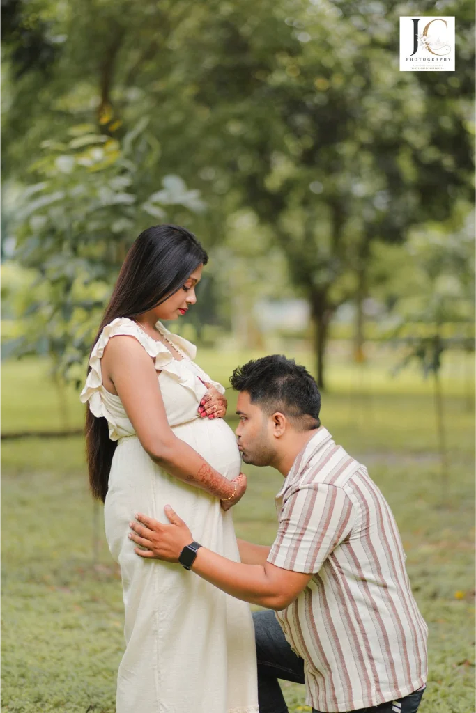 Maternity & Motherhood Portraits - Frame 19