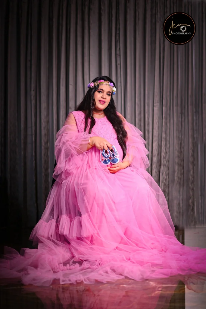 Maternity & Motherhood Portraits - Frame 20