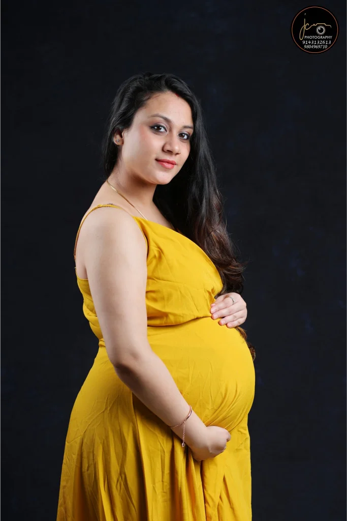 Maternity & Motherhood Portraits - Frame 3