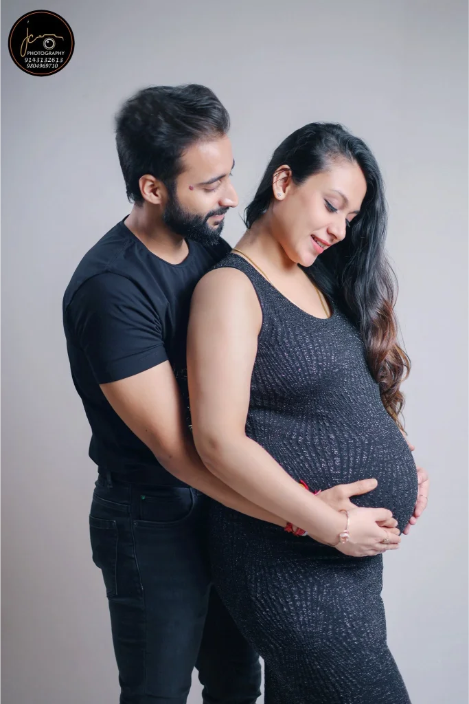 Maternity & Motherhood Portraits - Frame 13