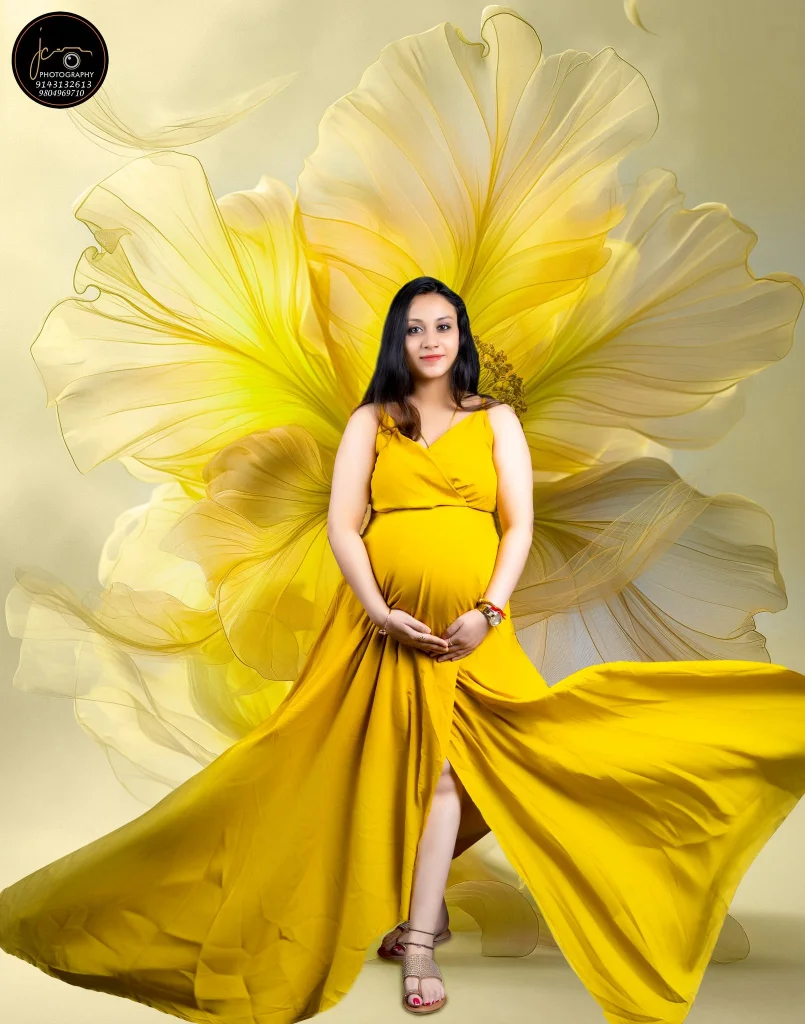 Maternity & Motherhood Portraits - Frame 15