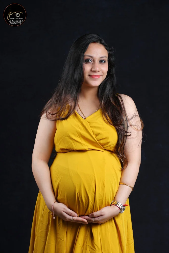 Maternity & Motherhood Portraits - Frame 4
