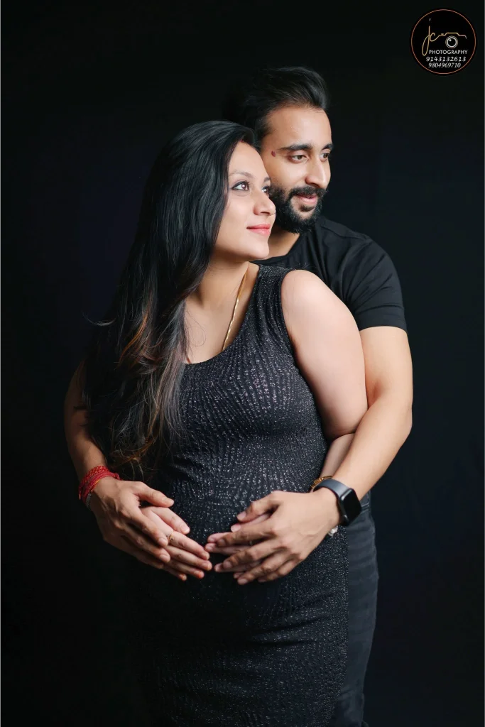 Maternity & Motherhood Portraits - Frame 5