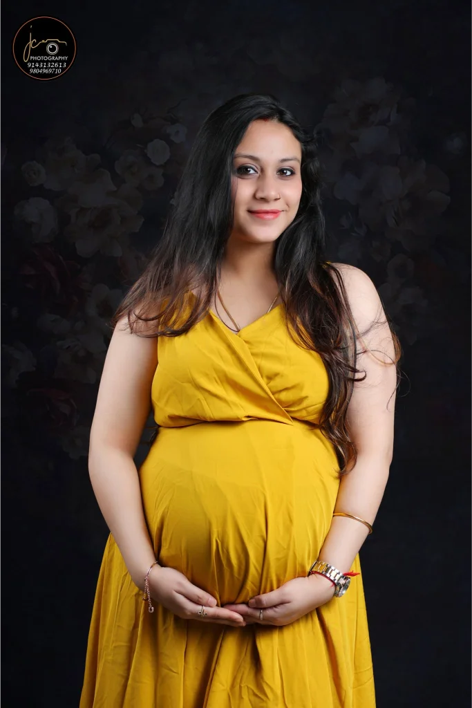 Maternity & Motherhood Portraits - Frame 7