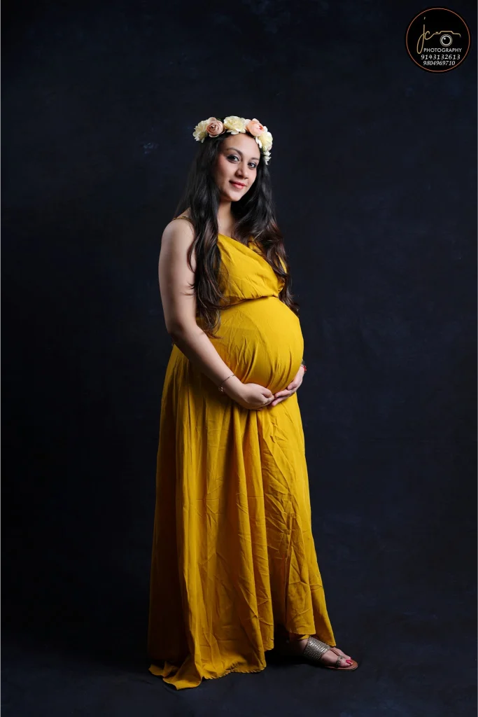 Maternity & Motherhood Portraits - Frame 6